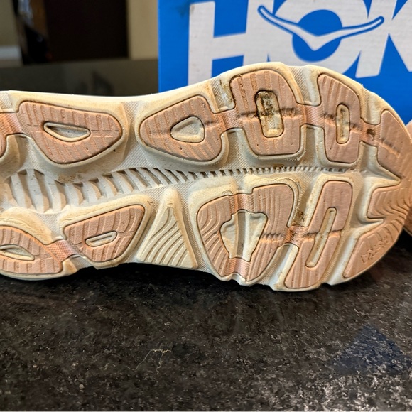 Hoka Women's Gaviota 5 size 7.5 with low mileage - Picture 9 of 10